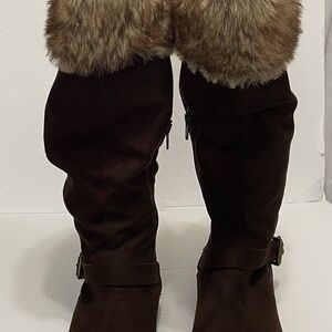New Directions 6 M brown faux suede boots with faux fur trim.